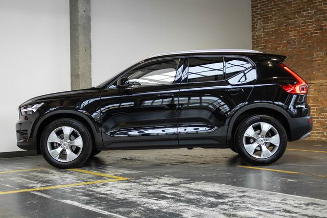 Volvo XC40 T2 Momentum | Blond Lederen Bekleding | Dealeronderhouden | High Performance Audio | Volvo on Call | Privacy Glass | Stoelverwarming |