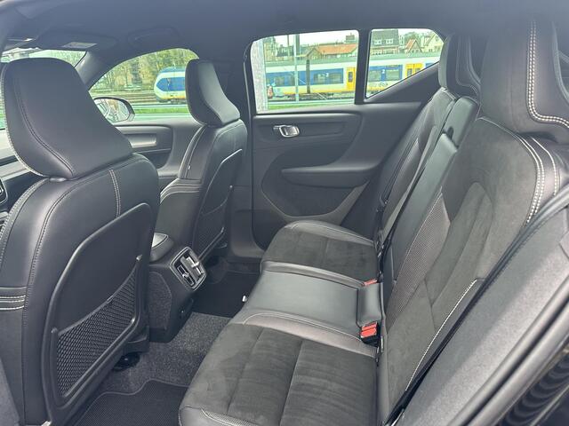 Volvo XC40 2.0 B4 R-Design / Stuur + stoelverwarming / Camera achter / BLIS / Pilot assist + ACC / Keyless /