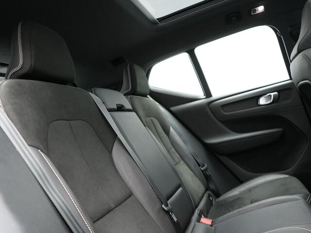 Volvo XC40 T5 Recharge R-Design Plug In Hybrid 262pk Dealer O.H PHEV | Panodak | Camera | Harman & Kardon | Alcantara Sportstoelen Memory & Verwarmd | Apple Carplay | Blis | Adaptive LED | Navigatie | Virtual | DAB |