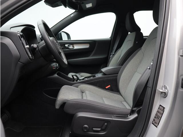 Volvo XC40 2.0 B4 Plus Dark / Trekhaak / Elektr. bed. stoelen / Harman Kardon / Stoel+stuurverwarming