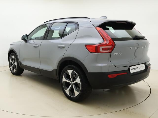 Volvo XC40 B4 211pk Plus Dark / Harman&Kardon / Elektr. Stoelen / 19'' + All Season / Elektr. Trekhaak / Noodreservewiel / Keyless / BLIS / ACC / Verw. Voorruit /