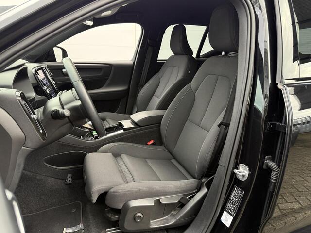 Volvo XC40 Recharge Core 70 kWh (SoH 94,6%) Trekhaak | Winterpack | Camera | Navigatie | Dealer Onderhouden