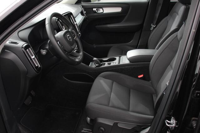 Volvo XC40 1.5 T3 163pk Automaat Momentum Navigatie Apple Carplay/Android Auto Stoelverwarming Parkeersensoren Adaptive Cruise Control Virtual Cockpit LED kop- en mistlampen Draadloos laden Sensus Connect met High Performance Sound