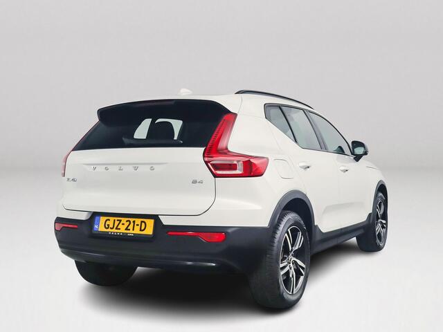 Volvo XC40 B4 Plus Dark | Parkeercamera | Stoel- en Stuurverwarming | Harman Kardon | Trekhaak