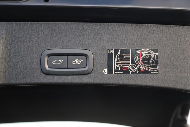 Volvo XC40 1.5 T2 Business Pro Automaat Panoramadak Sportstoelen Navigatie Carplay Achteruitrijcamera Harman Kardon Stuur & Stoelverwarming