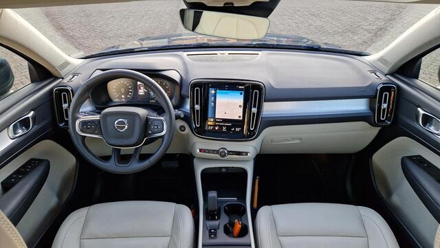 Volvo XC40 1.5 T2 Momentum Business