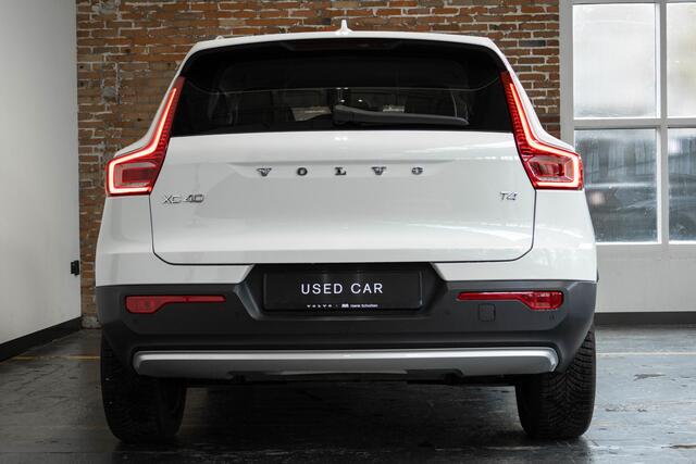 Volvo XC40 T4 Momentum Pro | 1ste Eigenaar | Dealeronderhouden | Semi Electrische Wegklapbare Trekhaak | 18'' Lichtmetalen Velgen | Parkeerverwarming | Parkeersensoren