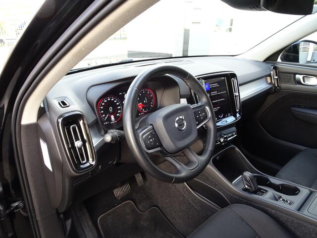 Volvo XC40 1.5 T3 Momentum Automatische airco, navigatie, stoelverwarming, trekhaak, licht metalen velgen, automaat, enz.