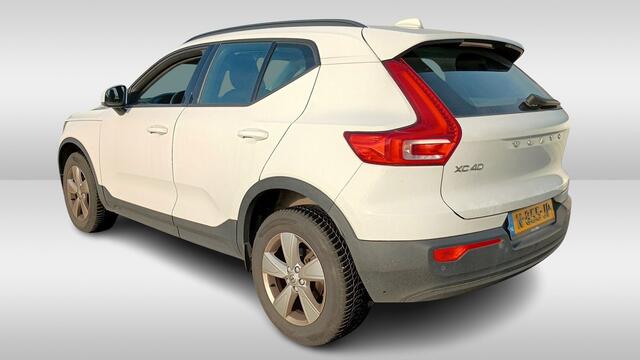Volvo XC40 1.5 T2 Momentum Core (130 PK) 1e-Eig. & Dealer-Onderh. BOVAG-Garantie. NL-Auto.