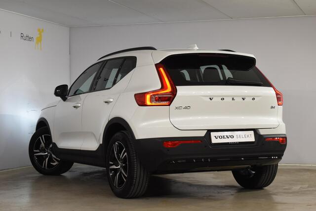 Volvo XC40 B4 211PK Automaat Plus Dark / Navigatie / Adaptive Cruise / Harman Kardon / Stuur- & Stoelverwarming / Elektrische achterklep / Achteruitrijcamera / Elektrische stoelverst. met geheugen