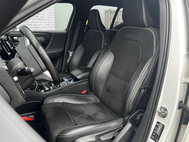 Volvo XC40 1.5 T5 Recharge R-Design | Trekhaak | 360° camera | Harman & Kardon | Elektrisch verstelbare voorstoelen | Panorama dak |