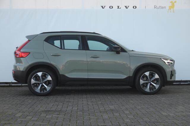 Volvo XC40 B3 163PK Automaat Ultimate Dark / Panoramadak / Adaptive cruise control / Elektrische stoelen / Harman Kardon audio / Pilot assist / BLIS / Stoel en stuur verwarming / Elektrische achterklep / Parkeersensoren met camera / Google infotainment