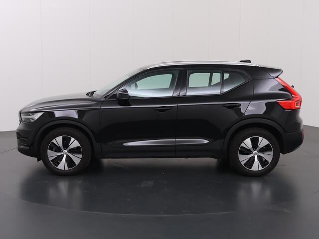 Volvo XC40 2.0 B4 Momentum Business | Navigatie | Parkeercamera | Stoel/Stuurverwarming | Keyless Go | Cruise Control Adaptief |