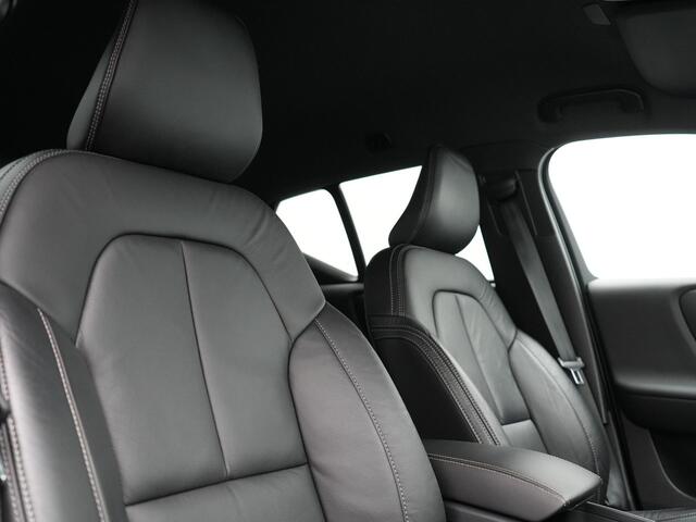 Volvo XC40 T4 Recharge R-Design Plug In Hybrid 211pk Dealer O.H. PHEV | Camera | Keyless | Lederen Sportstoelen Memory & Verwarmd | Apple Carplay | Stuur Verwarmd | Cruise Control | Navigatie | Virtual | DAB | 19"L.M |