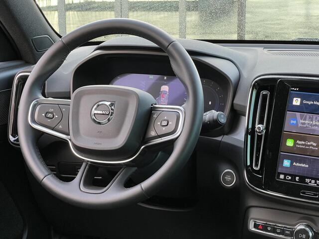 Volvo XC40 2.0 B4 Plus Dark Mild hybrid, Automaat, Driver assist, BLIS, Trekhaak semi elektrisch inklapbaar, Stoel- en stuurverwarming, Parkeercamera, Park assist voor- en achter, verwarmde voorruit