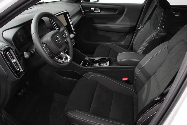 Volvo XC40 1.5 T5 Plug-in hybrid Ultimate Dark | Electrisch Glazen Panorama dak | Navigatie | Dab | Led | Adaptive Cruise Control | Camera | Parkeer sensoren