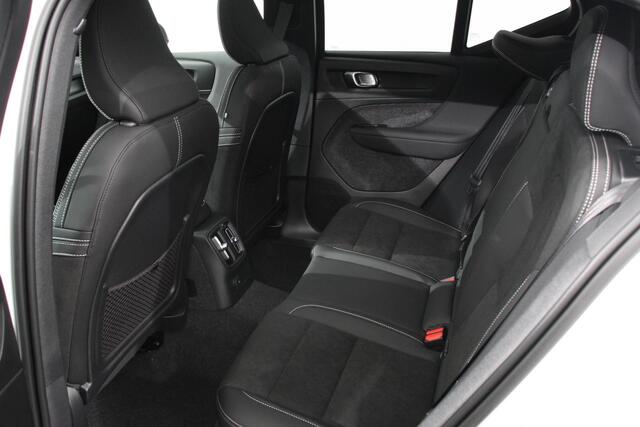 Volvo XC40 1.5 T5 Plug-in hybrid Ultimate Dark | Electrisch Glazen Panorama dak | Navigatie | Dab | Led | Adaptive Cruise Control | Camera | Parkeer sensoren