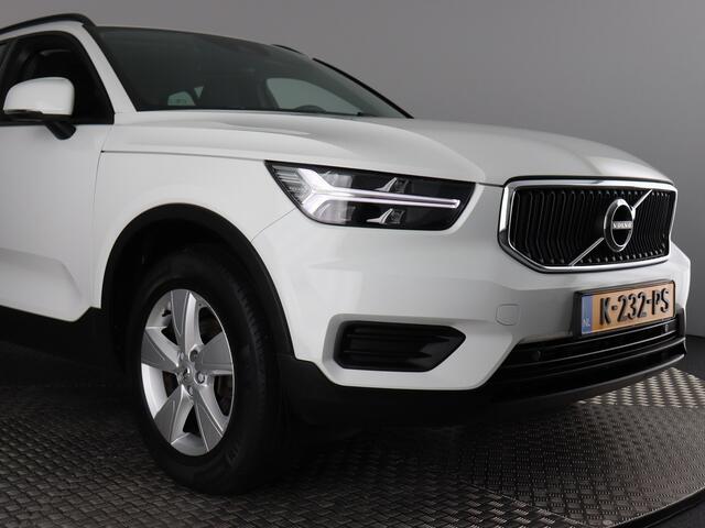 Volvo XC40 1.5 T2 Momentum Core (NL-Auto / Trekhaak / Navi / Cruise / Carplay)