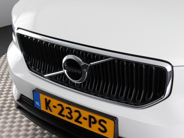 Volvo XC40 1.5 T2 Momentum Core (NL-Auto / Trekhaak / Navi / Cruise / Carplay)