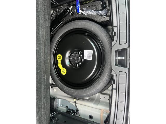 Volvo XC40 2.0 B4 Plus Dark Harman-Kardon premium sound system, Electr. verstelbare voorstoelen, Verwarmde voorstoelen + stuurwiel, Trekhaak semi electrisch, Parkeer camera.