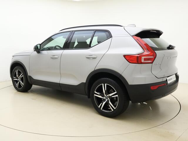 Volvo XC40 B4 211pk Plus Dark / Harman&Kardon / El. Trekhaak / El. Stoelen / Stoel + Stuurw. Verwarming / BLIS / ACC / PDC + CAM / Verw. Voorruit /