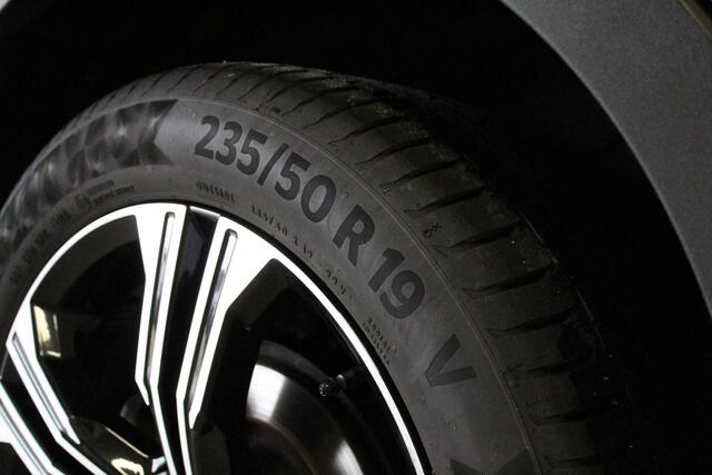 Volvo XC40 1.5 T2 Momentum Core | WEGKL-TRHAAK | DAB | DONKER-GLAS | PDC | 19'LMV | CARPLAY | NAVIGATIE |