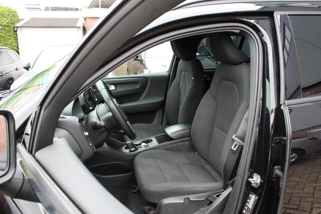 Volvo XC40 1.5 T2 Momentum Core | WEGKL-TRHAAK | DAB | DONKER-GLAS | PDC | 19'LMV | CARPLAY | NAVIGATIE |