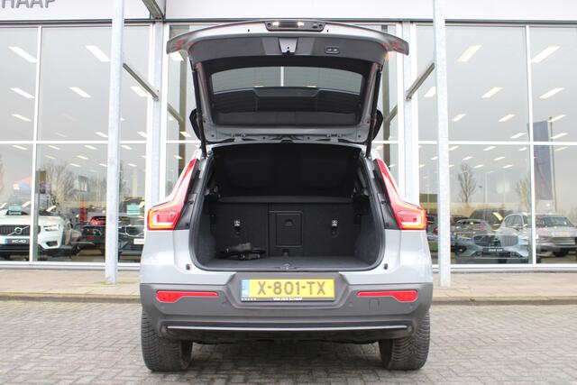 Volvo XC40 Extended Range Ultimate 82 kWh | Schuif/kanteldak | BLIS | 360 Camera | Trekhaak | H&K Audio | 20" LMV