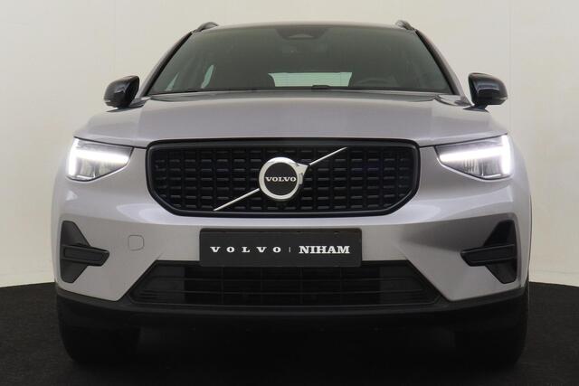 Volvo XC40 B4 (M-HYBRID) PLUS DARK -CAMERA|ADAP.CRUISE|VERW.VOORRUIT|TREKHAAK|HARMAN/KARDON|19"