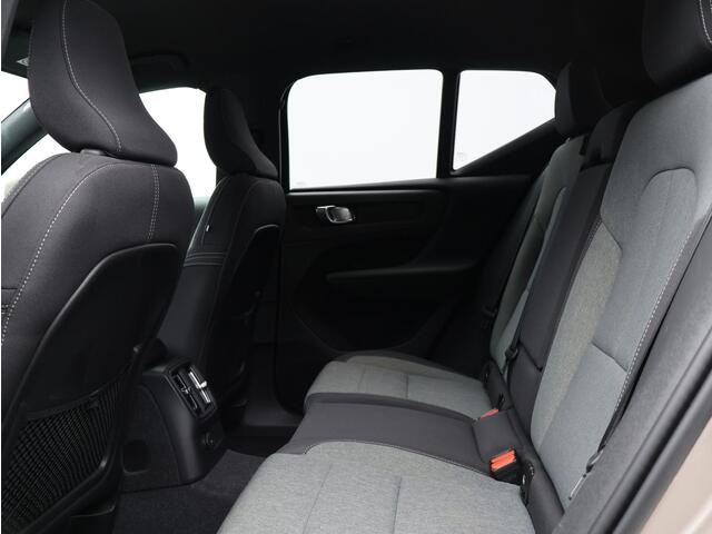 Volvo XC40 T4 Plug-in hybrid Plus Bright / Trekhaak / Harman Kardon / Elektr. bed. stoelen / Stoel+stuurwielverwarming