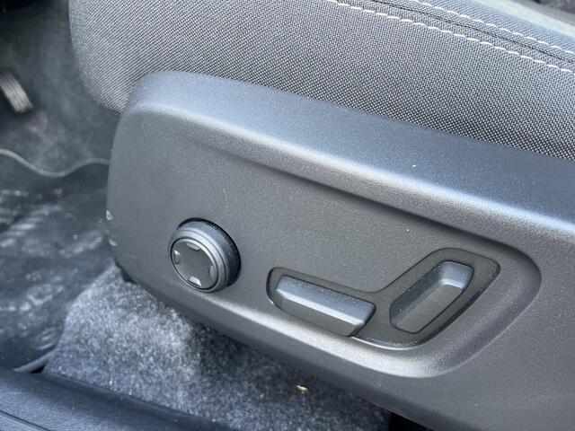 Volvo XC40 B4 Plus Dark