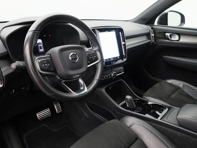 Volvo XC40 Recharge P8 AWD R-Design | PANO | 360° | ADAPTIVE | H&K | STOEL- EN STUURVERW. | TREKHAAK