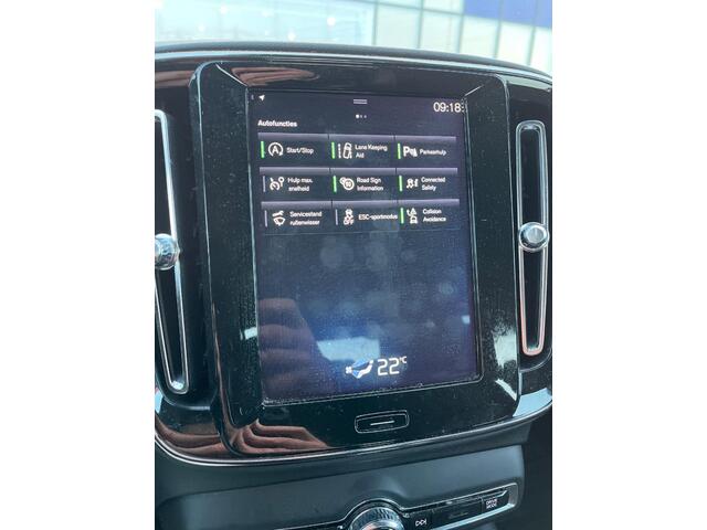 Volvo XC40 1.5 T3 Momentum Pro | All Season Banden | Cruise Control | Elektrische achterklep | Trekhaak | On Call | Dealer Onderhouden |