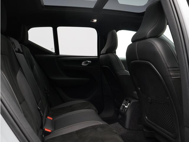 Volvo XC40 T5 Twin Engine R-Design / Pan. dak / Trekhaak / 360 camera / Harman Kardon / Stoelverwarming
