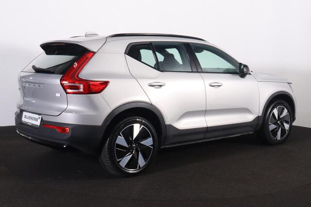 Volvo XC40 Extended Range Plus 82 kWh - IntelliSafe Assist & Surround - Parkeercamera achter - Verwarmde voorstoelen & stuur - Parkeersensoren voor & achter - Draadloze tel. lader - Warmtepomp - 19' LMV