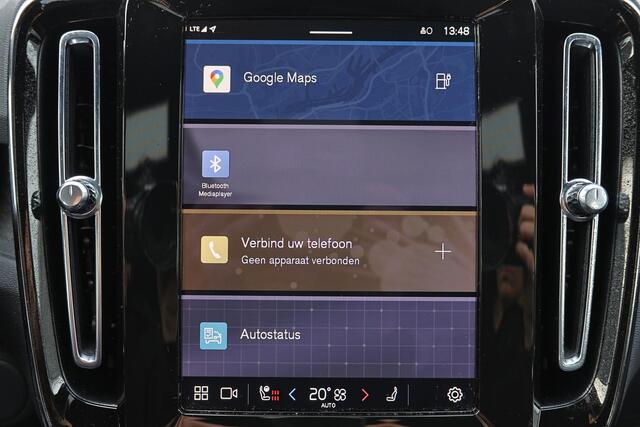 Volvo XC40 Extended Range Plus 82 kWh - IntelliSafe Assist & Surround - Parkeercamera achter - Verwarmde voorstoelen & stuur - Parkeersensoren voor & achter - Draadloze tel. lader - Warmtepomp - 19' LMV