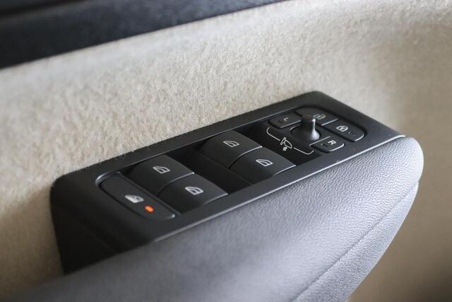 Volvo XC40 1.5 T4 Recharge Inscription, Panoramadak, Trekhaak, Harman&Kardon, Leder, Memory