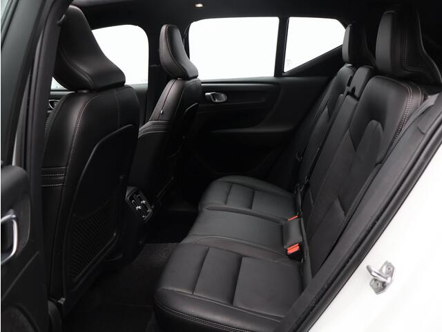 Volvo XC40 Recharge P8 AWD R-Design / Trekhaak / Panoramadak / Lederen Bekleding / 20" Wielen / Stoel+Stuurverwarming / All-Season Banden /