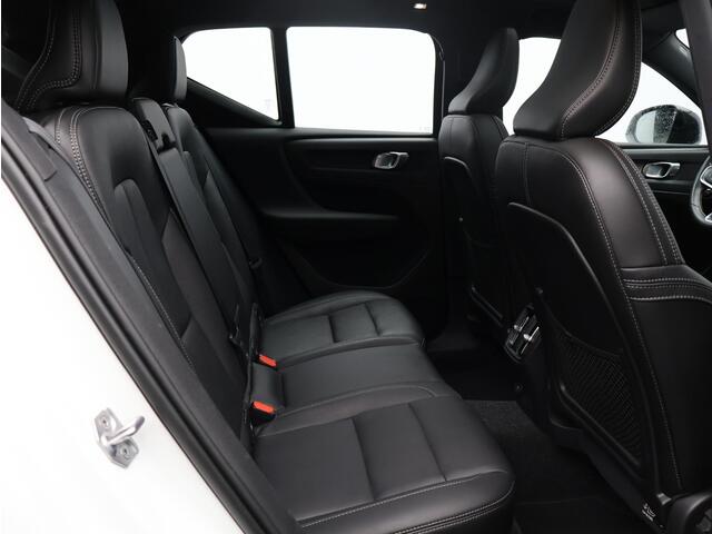 Volvo XC40 Recharge P8 AWD R-Design / Trekhaak / Panoramadak / Lederen Bekleding / 20" Wielen / Stoel+Stuurverwarming / All-Season Banden /