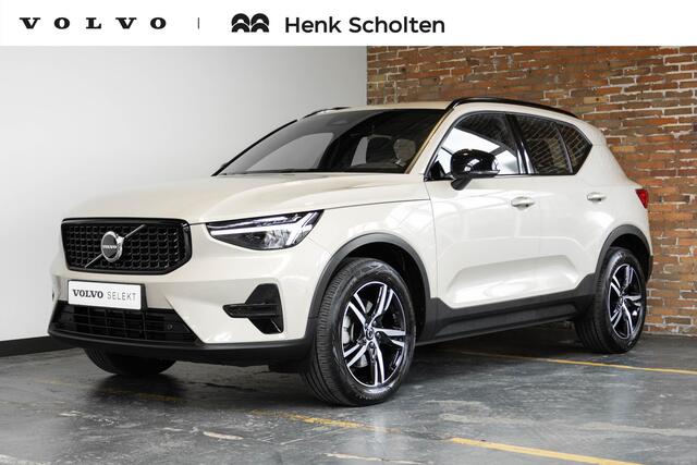 Volvo XC40 B4 Plus Dark | Trekhaak Semi-elektrisch | Adaptieve Cruise Control | Pilot Assist | Verwarmbare voorstoelen | Verwarmbaar stuurwiel | Blind Spot Information System | Verwarmbare voorruit | Parkeercamera | Parkeersensoren voor + achter |