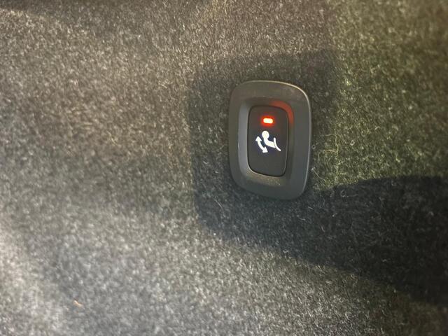 Volvo XC40 T5 Recharge R-Design | Panoramadak | Trekhaak | Stoel/Stuur Verwarming |