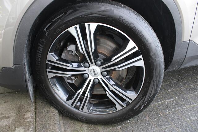 Volvo XC40 T4 Automaat Recharge Inscription | 360 Camera | El. Trekhaak | Verw. Voorstoelen | Adapt. Cruise | 19" LMV