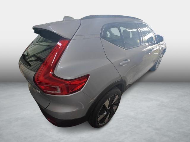 Volvo XC40 Single Motor Extended Range Plus 82 kWh | Verwarmbare voorstoelen | Verwarmbaar stuurwiel | Warmtepomp | Adaptieve cruisecontrol | BLIS