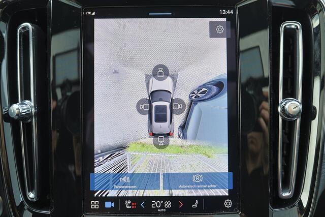 Volvo XC40 B4 Black Edition Ultra - Panorama/schuifdak - IntelliSafe Assist & Surround - 360º Camera - Harman/Kardon audio - Verwarmde voorstoelen & stuur - Parkeersensoren voor & achter - Elektr. bedienb. voorstoelen met geheugen links - Draadloze tel. lader - Extr