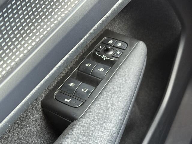 Volvo XC40 BWJ 2020 Recharge P8 408 PK AWD R-Design AUTOMAAT | STOEL + STUUR VERW. | LEER | HARMAN KARDON AUDIO | ADAPTIVE CRUISE | NAVI | CLIMA | CAMERA | APPLE & ANDROID |LED | LMV | PDC