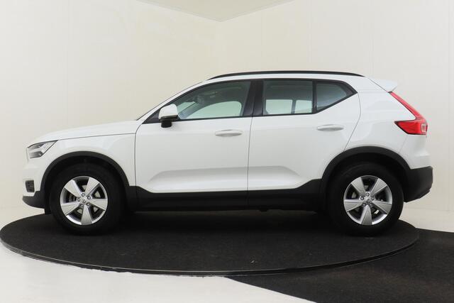 Volvo XC40 T2 AUT. MOMENTUM CORE -NAVI|CARPLAY|CRUISE|ELEK.ACHTERKLEP|VERW.VOORRUIT|AUTOMAAT