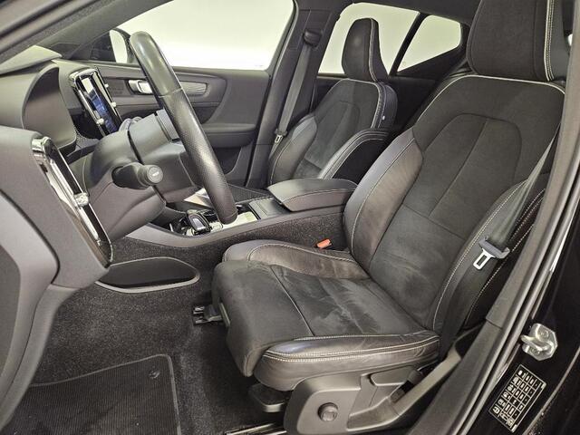 Volvo XC40 Recharge P8 AWD R-Design | Stoel en Stuurverwarming | Donker Glas | 94% SOH | Parkeercamera | 20" | Exterieur Styling Kit |