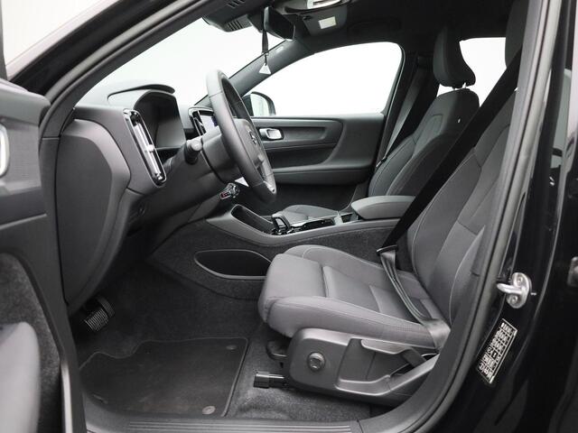 Volvo XC40 Recharge Core 230Pk | Google Navigatie | Apple & Android Carplay | Parkeersensoren Voor & Achter | Achteruitrijcamera | Climate Control | Cruise Control & Snelheidsbegrenzer |