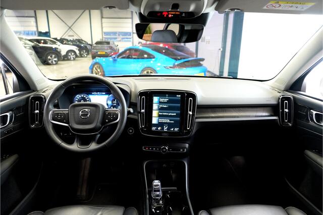 Volvo XC40 1.5 T4 Plug-in Hybrid 155kW/211pk DCT7 Ultimate FACELIFT! PANORAMADAK + HARMAN/KARDON + ADAPT.CRUISE + PILOT ASSIST + NAVI SENSUS + BLIS + LANE ASSIST + EL.STOELEN + STOEL-&STUURVERWARMING + 360 CAMERA + KEYLESS + PARKSENSOREN V&A + 19" LM-VELGEN!!
