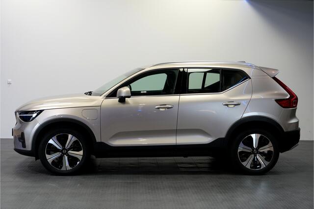 Volvo XC40 1.5 T4 Plug-in Hybrid 155kW/211pk DCT7 Ultimate FACELIFT! PANORAMADAK + HARMAN/KARDON + ADAPT.CRUISE + PILOT ASSIST + NAVI SENSUS + BLIS + LANE ASSIST + EL.STOELEN + STOEL-&STUURVERWARMING + 360 CAMERA + KEYLESS + PARKSENSOREN V&A + 19" LM-VELGEN!!